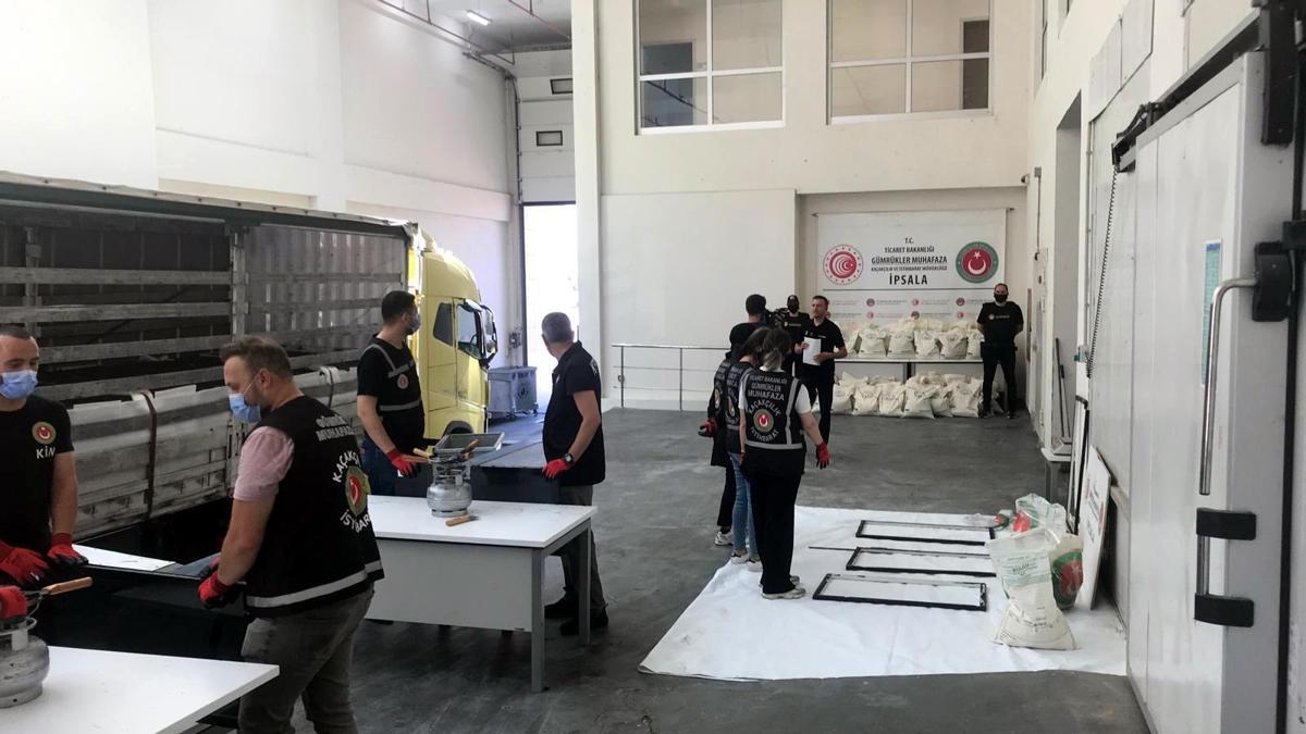 İpsala Sınır Kapısı'na gelen TIR'da 1,5 ton uyuşturucu ele geçirildi