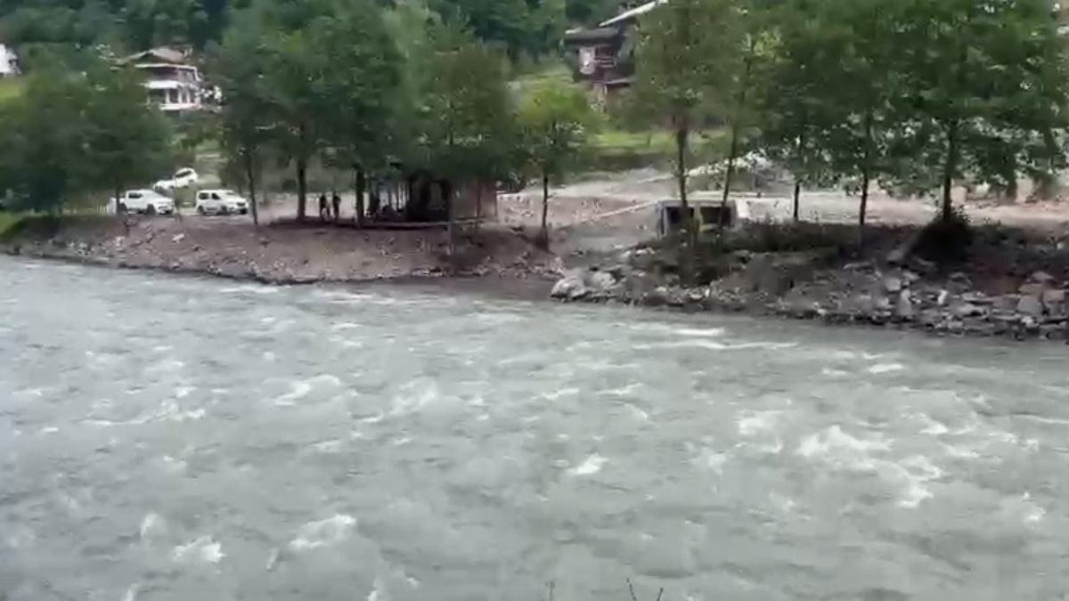 Kayıp genci dereden çıkaran AFAD ekibi akıntıya kapıldı! 1 personel öldü, 3 personel kurtarıldı