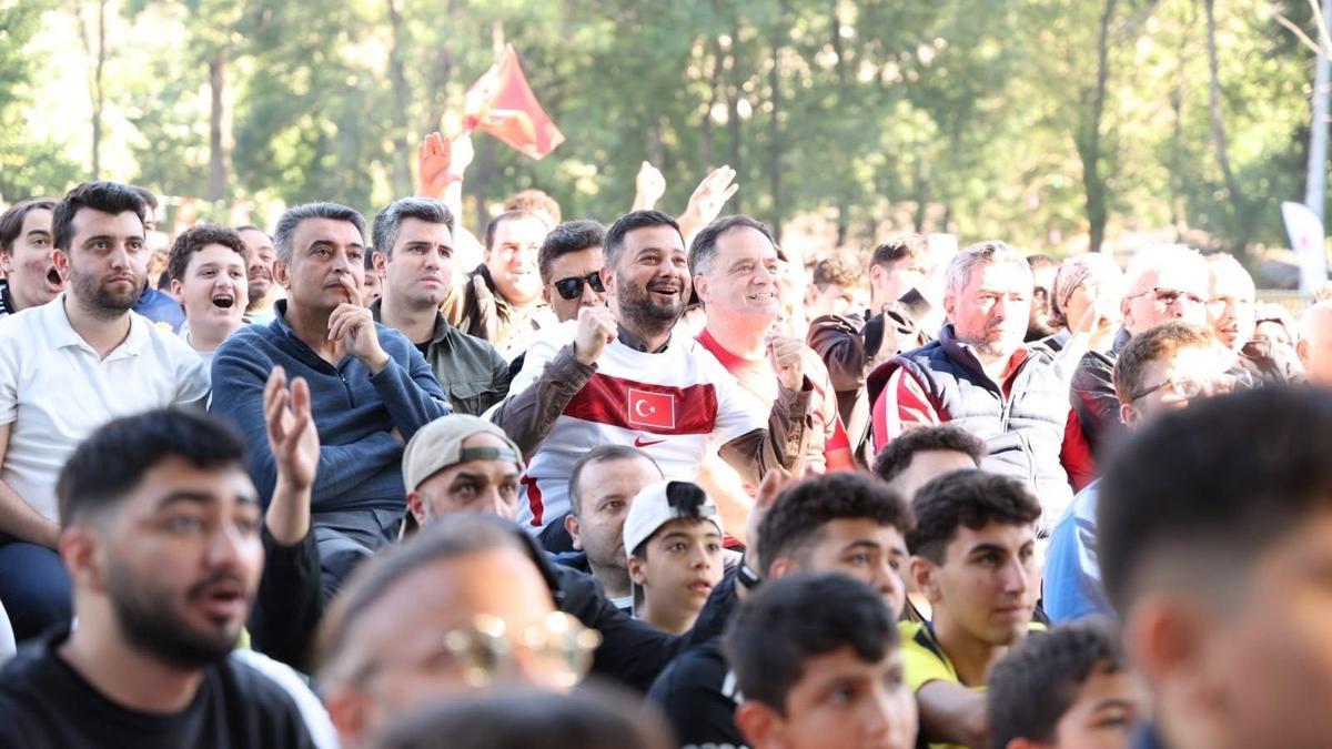 Kağıthane’de milli maç heyecanı