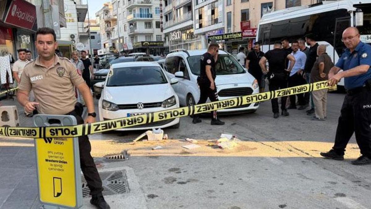 Pastaneden aldığı doğum günü pastasıyla yürürken silahlı saldırıya uğradı