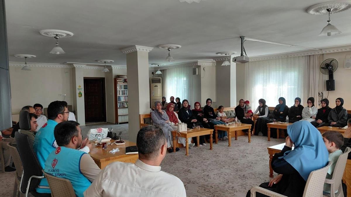 Umre ödüllü bilgi yarışmasında dereceye giren öğrencilere ödül