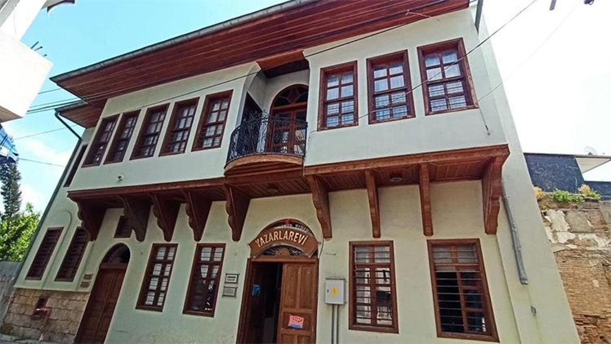 Adana'da geleceğin bilim insanları yetişiyor: Profesörlerden çocuklara tamamen ücretsiz eğitim! Kayıtlar açıldı