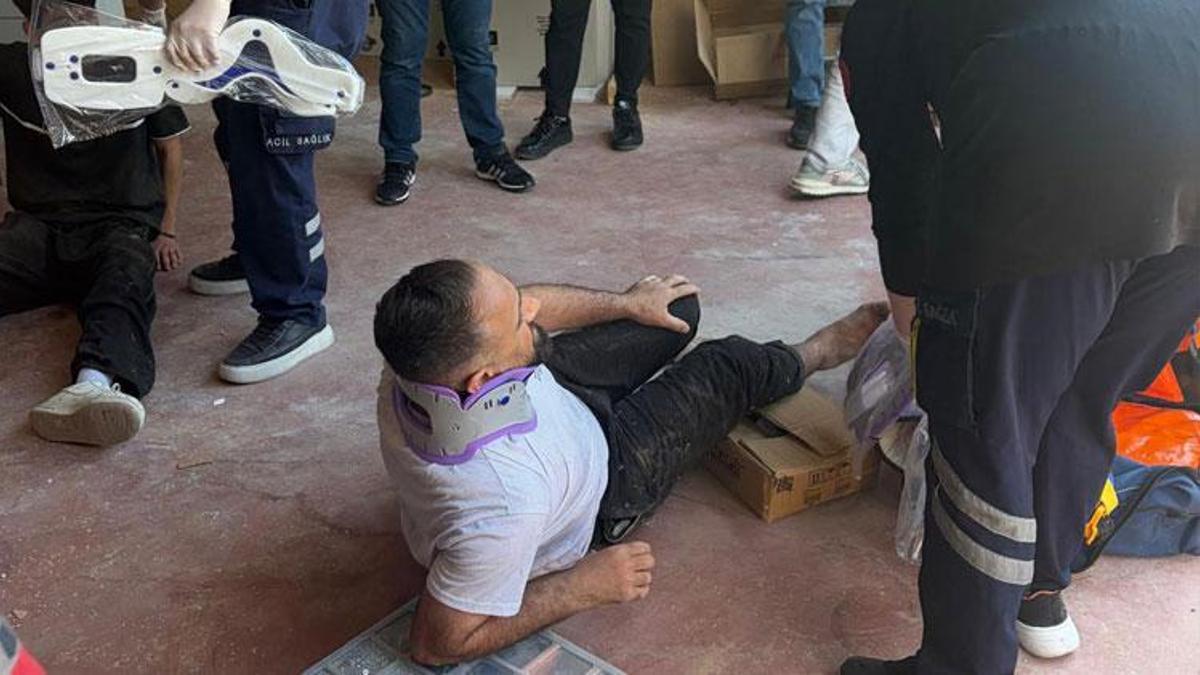 İş yeri deposunda yük asansörünün halatı koptu 6 işçi yaralandı