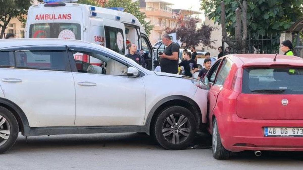 Bursa’da feci kaza: Cipin çarpıp, sürüklediği otomobil kaldırıma çıkarak durdu