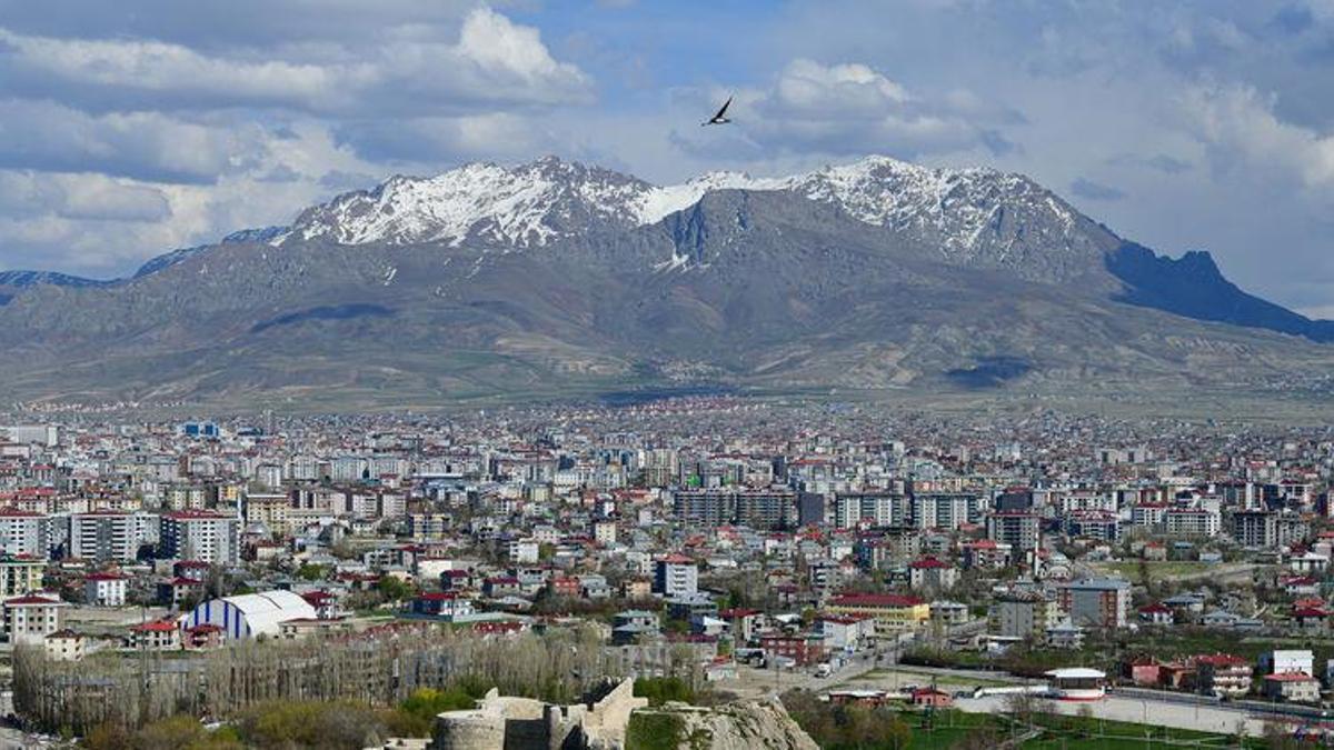 Van'da 4 vali yardımcısı atandı 7 ilçenin kaymakamı değişti