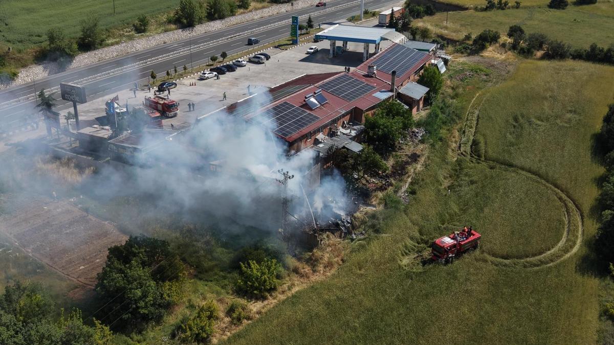 Kastamonu'da dinlenme tesisi, çıkan yangında hasar gördü