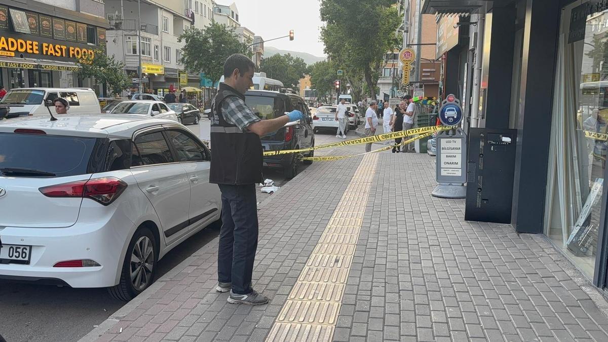 Sanal medyada tartıştıktan sonra buluşan iki grubun bıçaklı kavgası: 1 ölü, 1 yaralı
