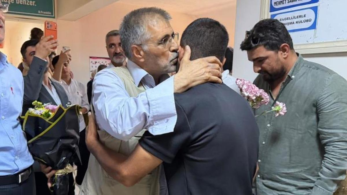Şanlıurfa Siverek'te 37 yıllık eğitim çınarına veda