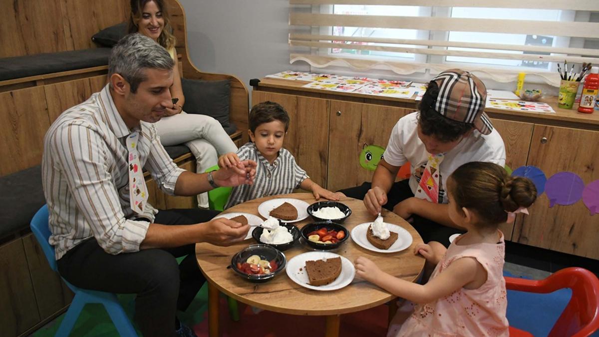 Kuşadası'nda Anne Baba Çocuk Merkezi'nin kahramanı babalardı