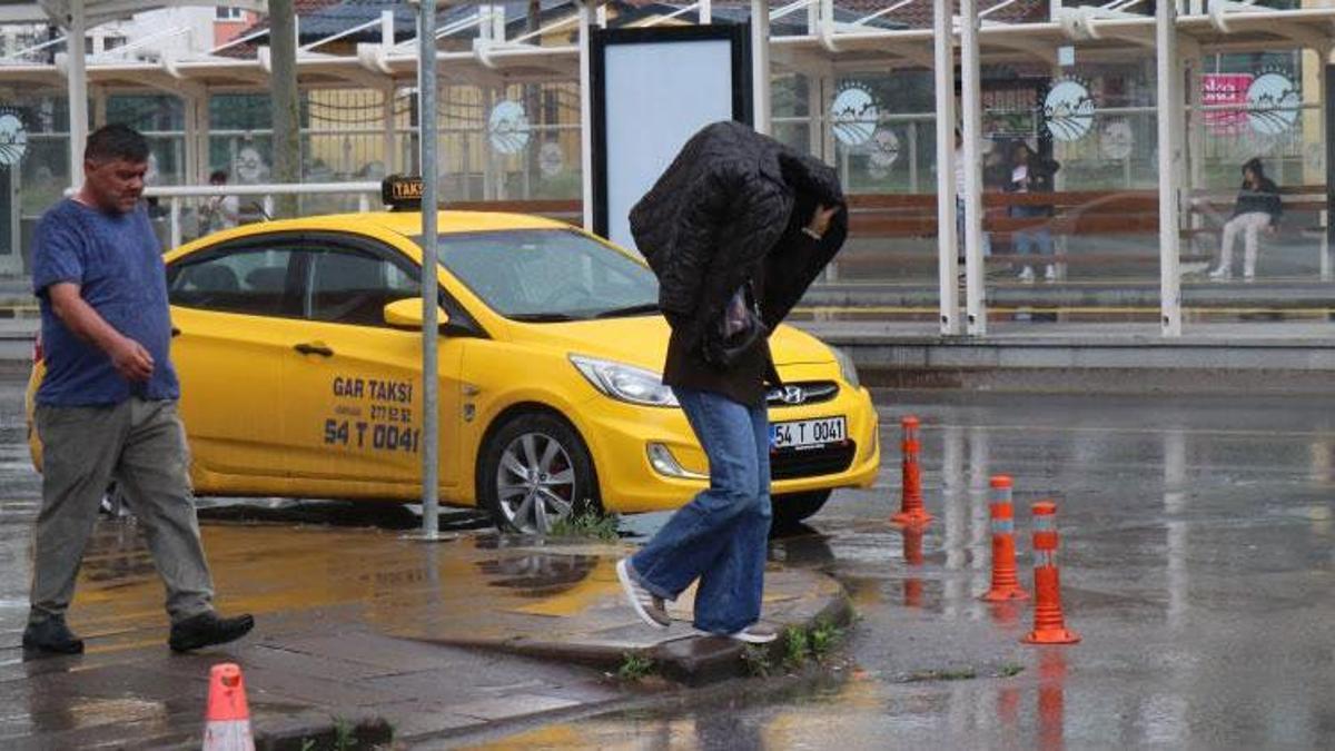 Sakarya'da yağış günlük yaşamı olumsuz etkiledi