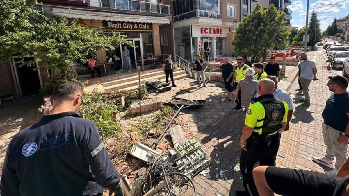 Edirne'de faciadan dönüldü: Freni boşalan kamyon vatandaşlara dehşeti yaşattı