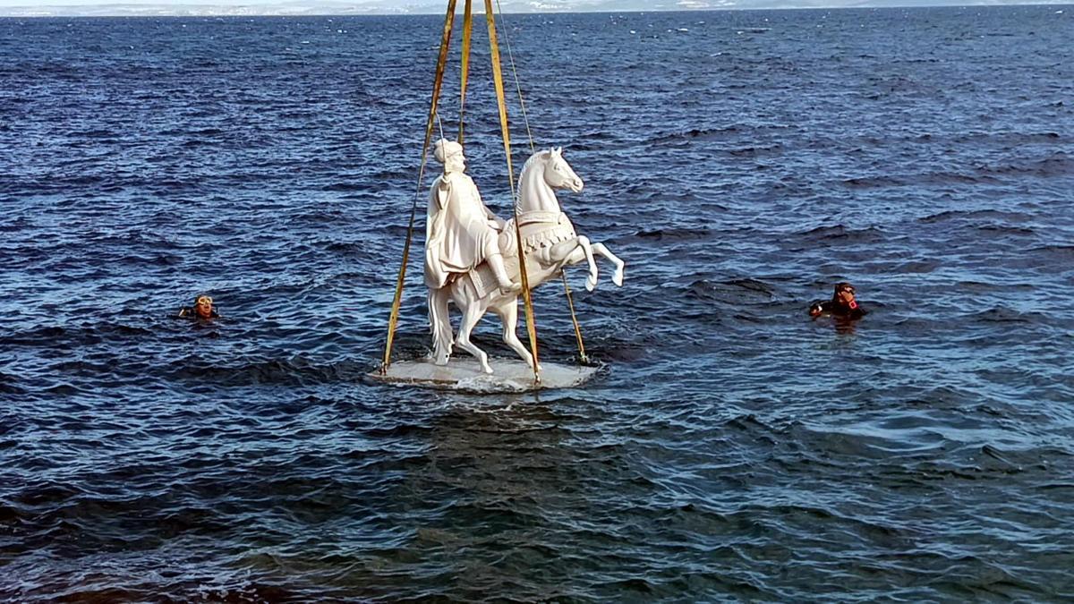 Saros Körfezi’nde dalış okulu açıldı, suya heykeller batırıldı
