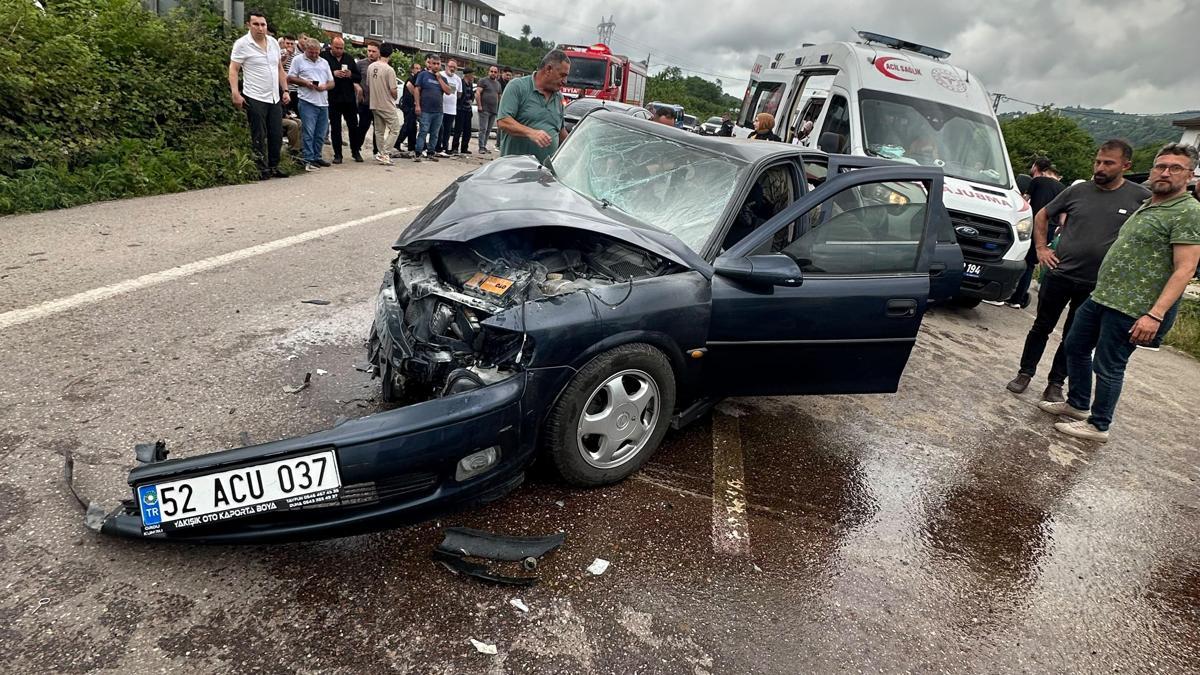 Ordu'da iki otomobil çarpıştı: 5 yaralı