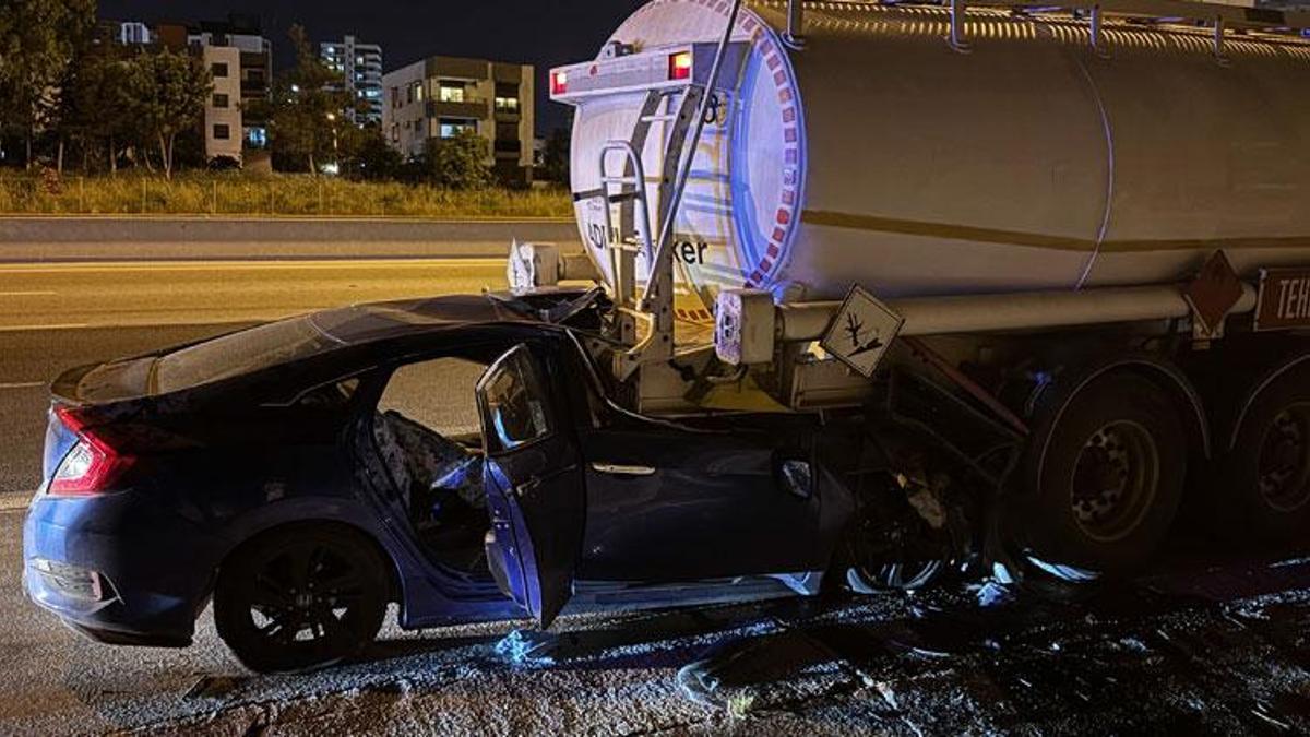 Adana’da otomobil tıra arkadan çarptı sürücü hayatını kaybetti