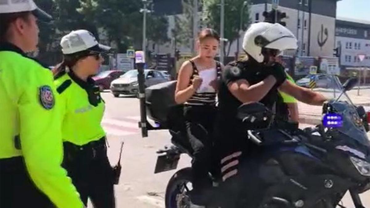 Bursa'da YKS heyecanı! Sınava 1 dakika kala polis yetiştirdi