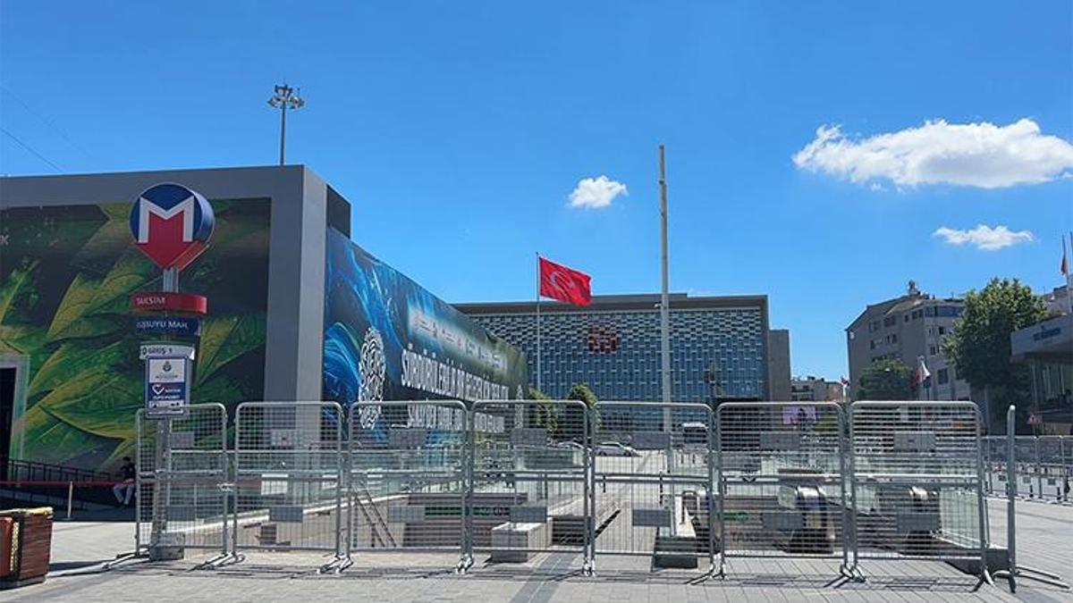 Taksim'deki metro istasyonları ikinci bir duyuruya kadar kapatıldı