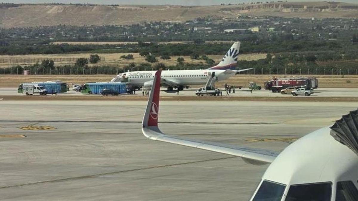 Gaziantep Havalimanı'nda panik! İniş takımı arızalanan uçak endişe yarattı