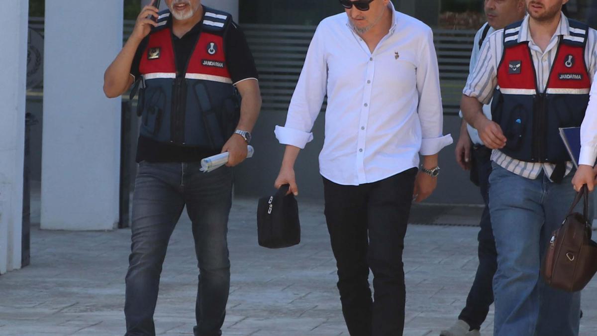 Uyuşturucu soruşturmasında gözaltına alınan baro başkanı istifa etti