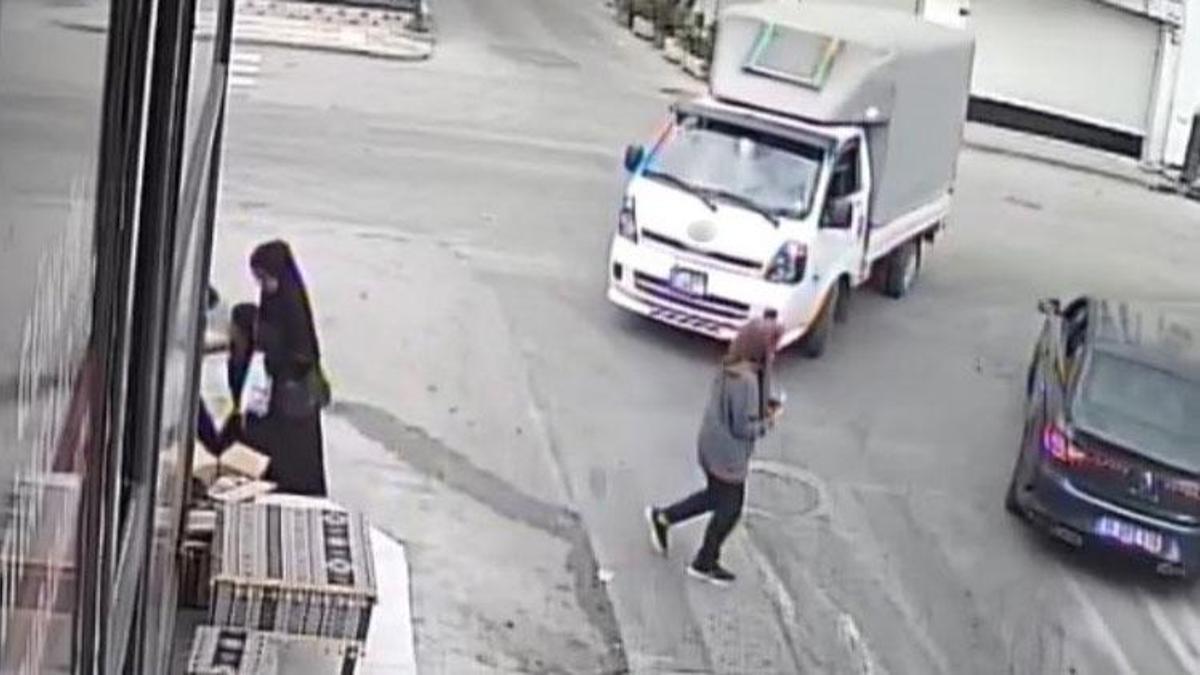 Yıldırım’da korku dolu anlar kameraya böyle yansıdı