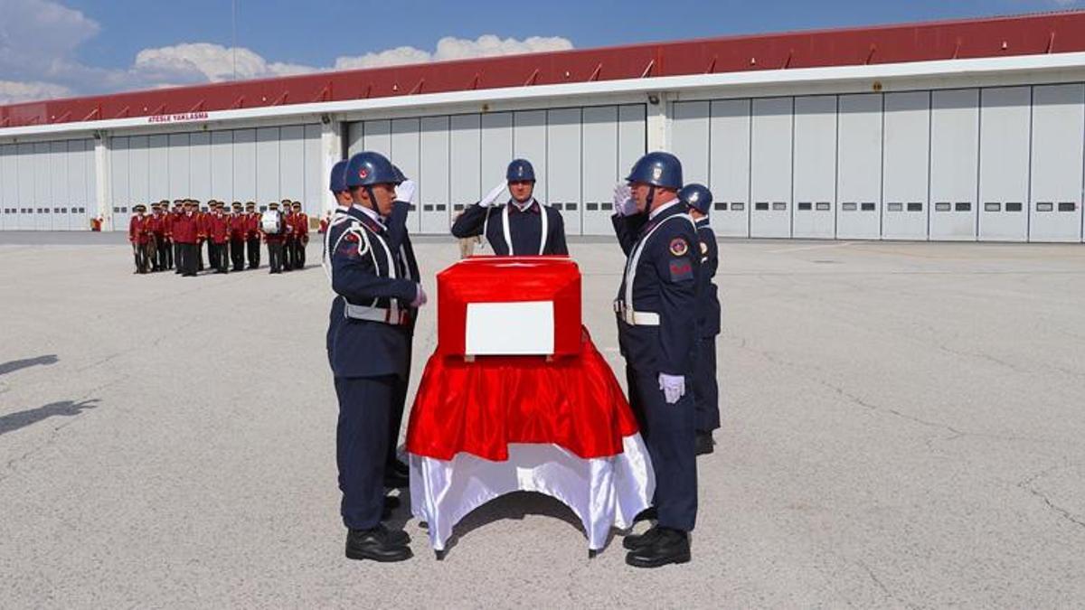 Van'da trafik kazasında şehit olan Uzman Çavuş Karabulut için tören düzenlendi