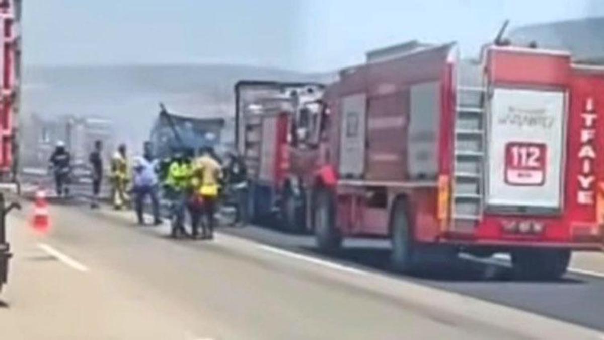 Tarsus-Adana-Gaziantep otoyolunda tır alev alev yandı