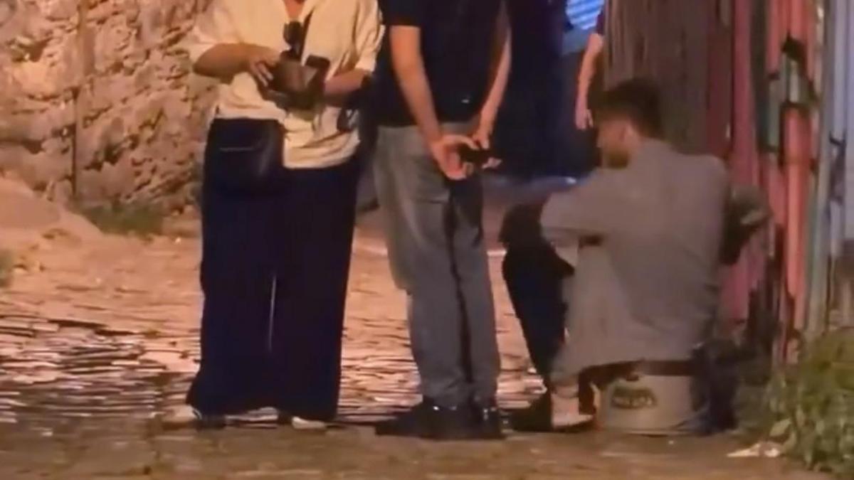 Galata’da 'fırça düşürme' bahanesiyle dolandırmaya çalıştığı kadını Rus turistler kurtardı; şüpheli yakalandı