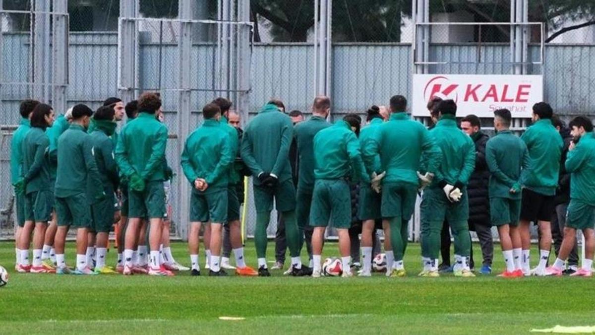 Bursaspor’dan yeni sezon kararı! Mustafa Er tarih ve saat verdi