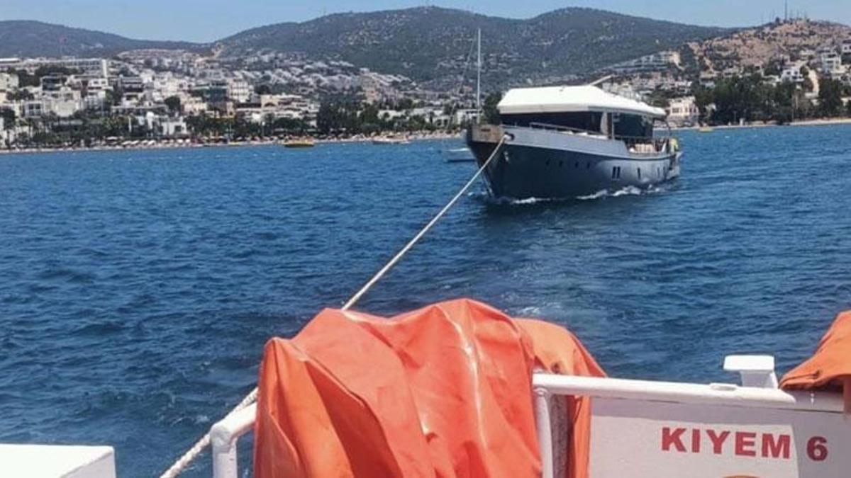 Gümbet Koyu'nda makine arızası nedeniyle sürüklenen tekne kurtarıldı