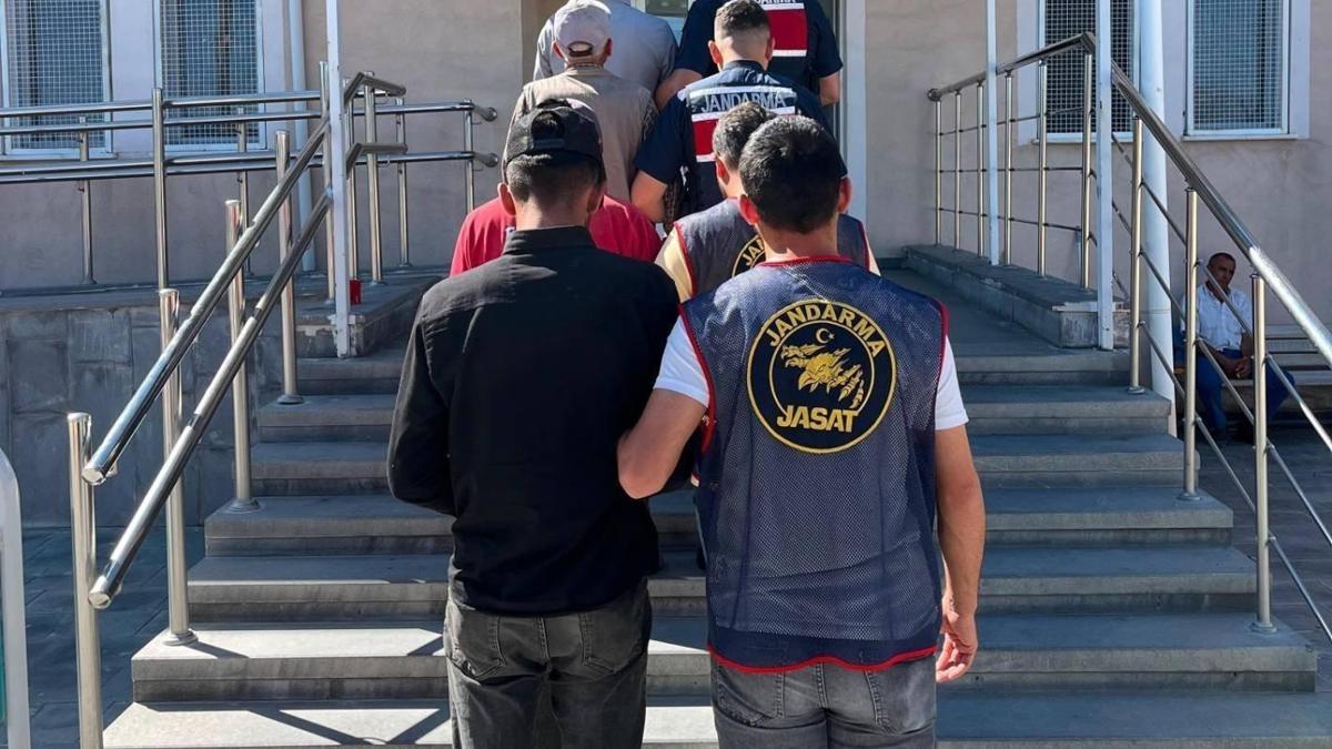Çeşitli suçlardan aranan 12 kişi yakalandı