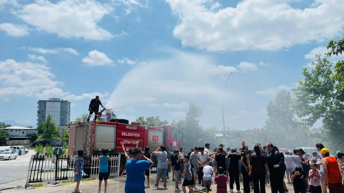 Karne alan öğrencilere itfaiyeden sürpriz