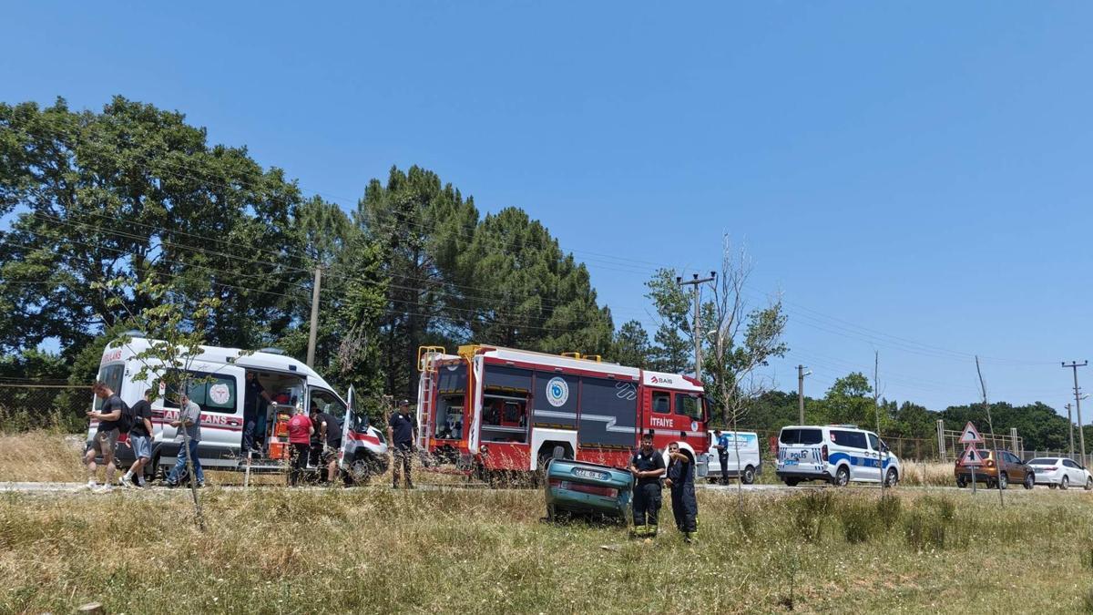 Şarampole devrilen otomobil ters döndü