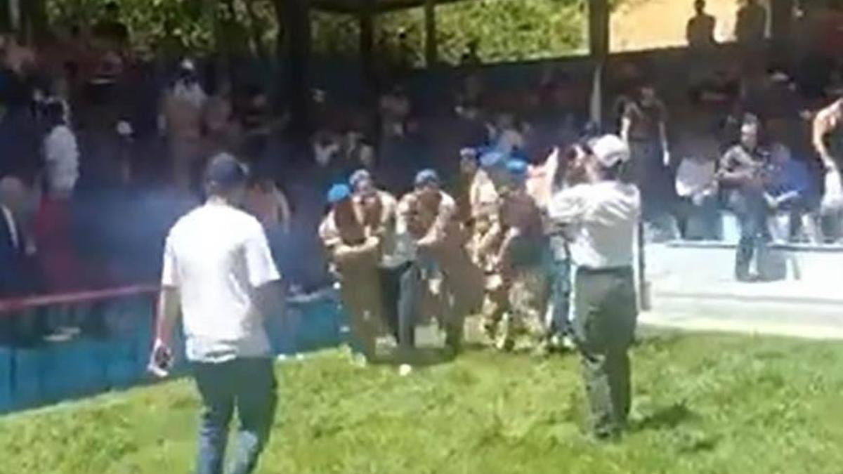 Tartışmalı yağlı güreş organizasyonu olaylı başladı! Akrabalar kavgaya tutuştu, jandarma güçlükle ayırdı