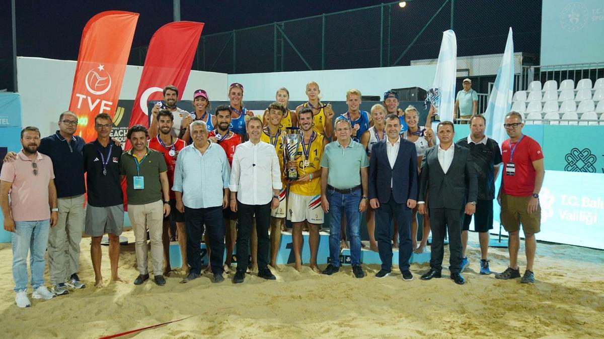 Ayvalık, Dünya Plaj Voleybolu heyecanına ev sahipliği yaptı