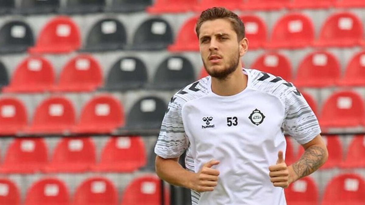 Altay'dan parasını almayınca çantasını toplayıp ayrıldı