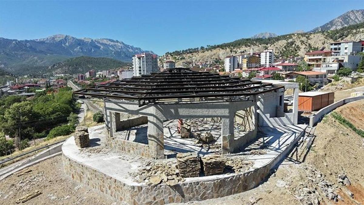 Pozantı Belediyesi dev gençlik merkezi için gece gündüz sahada: İşte Pozantı'nın çehresini değiştirecek modern merkezin detayları