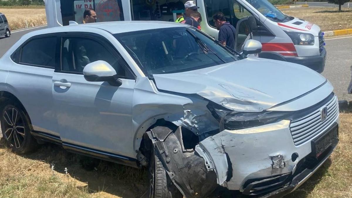 Uşak'ta cip ile otomobilin çarpışması sonucu 6 kişi yaralandı