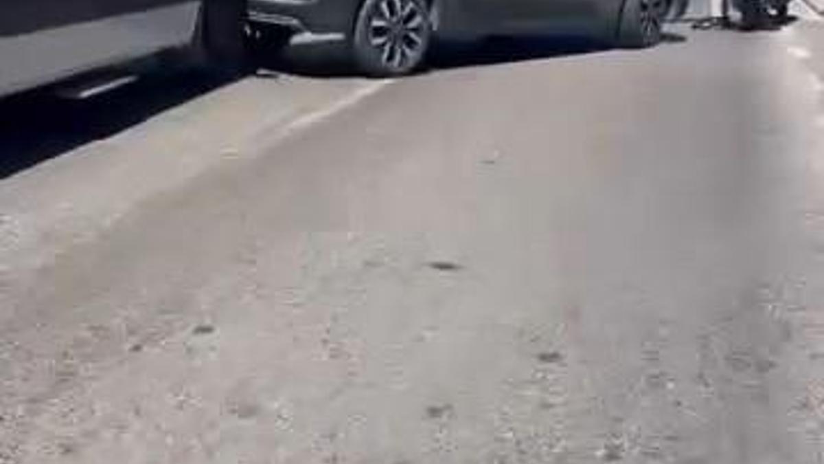 Kartal'da motokuryeyle kavga ederken aracını geri viteste unutan sürücü kaza yaptı