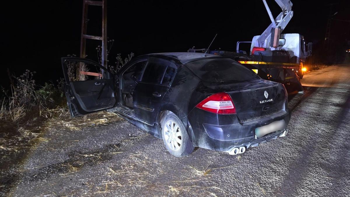 Elektrik direğine çarpan otomobilin alkollü sürücüsü ağır yaralandı