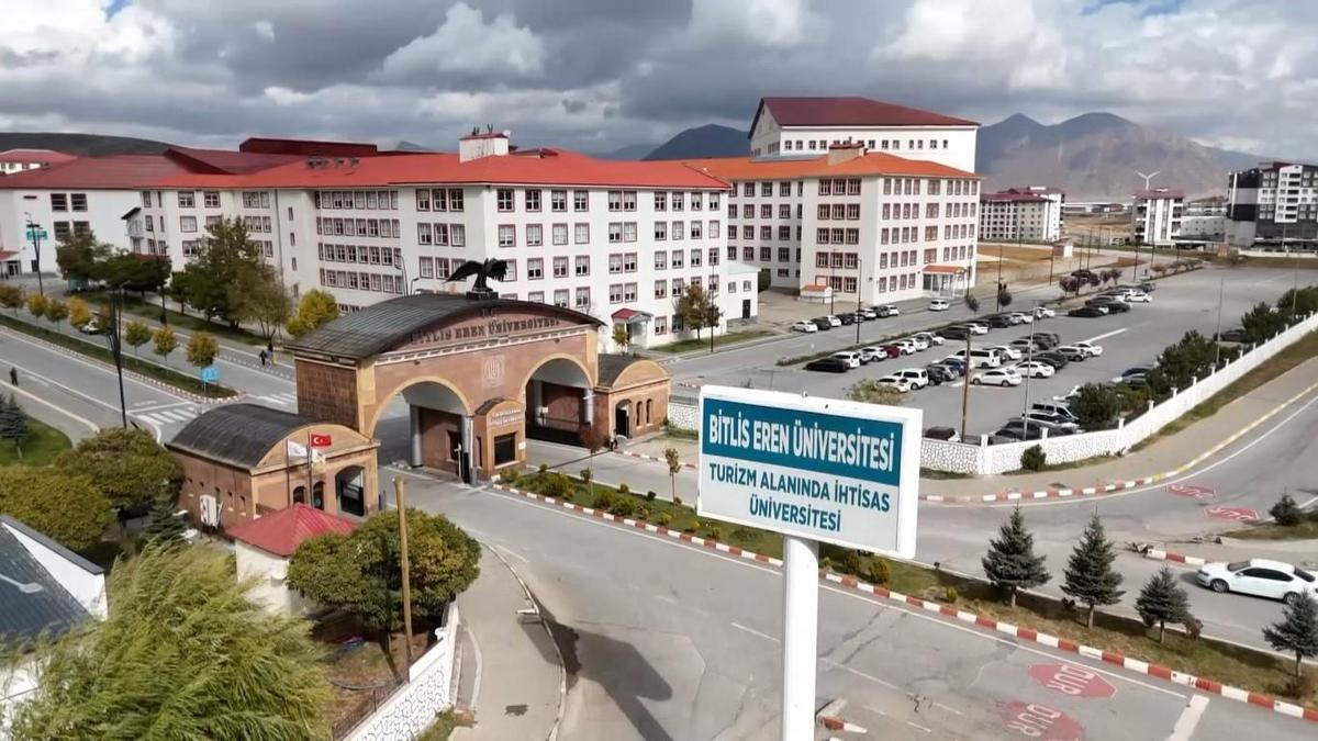 İlk 15 bine giren öğrencilere 50 bin TL burs imkanı sağlanacak