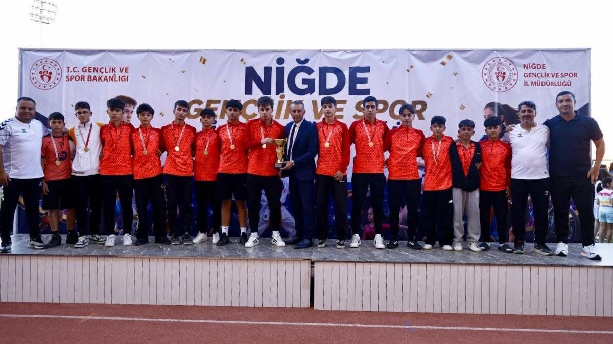 Niğde'de yaz spor okulları açıldı