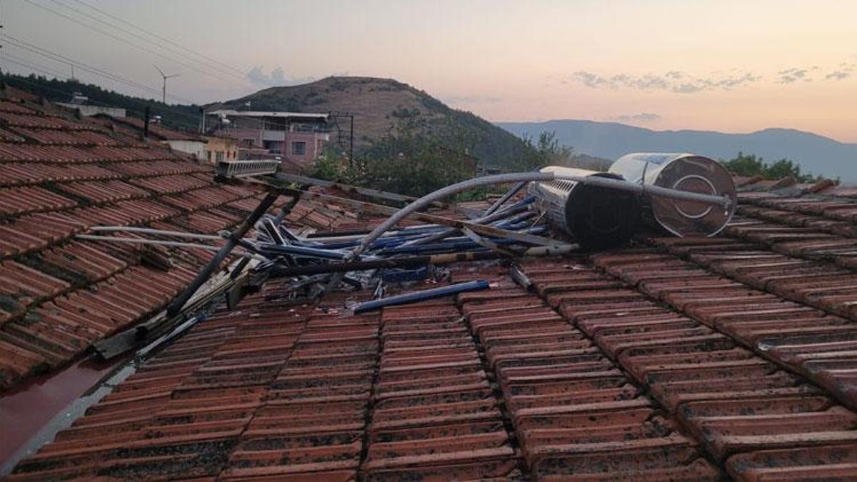 Kırkağaç’ta sağanak ve fırtına etkili oldu