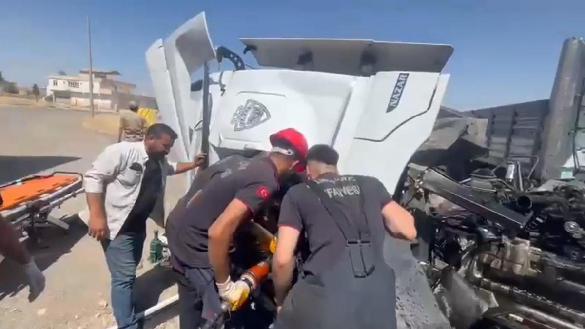 Şanlıurfa'da TIR ile kamyon çarpıştı; 1 ölü, 1 yaralı