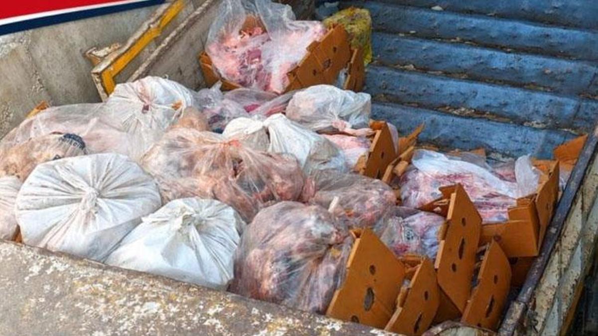 Hendek'te bir işletmede 5 buçuk ton etiketsiz et ele geçirildi