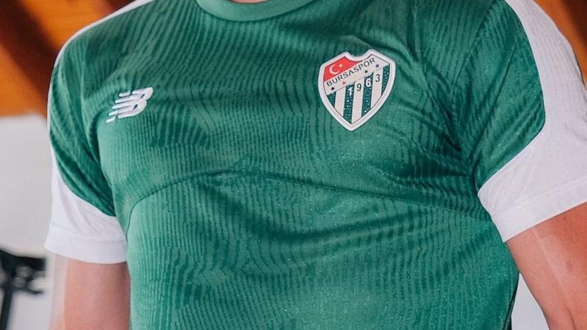Bursaspor'a hayırlı olsun! 19 yaşındaki milli yıldız imzayı attı