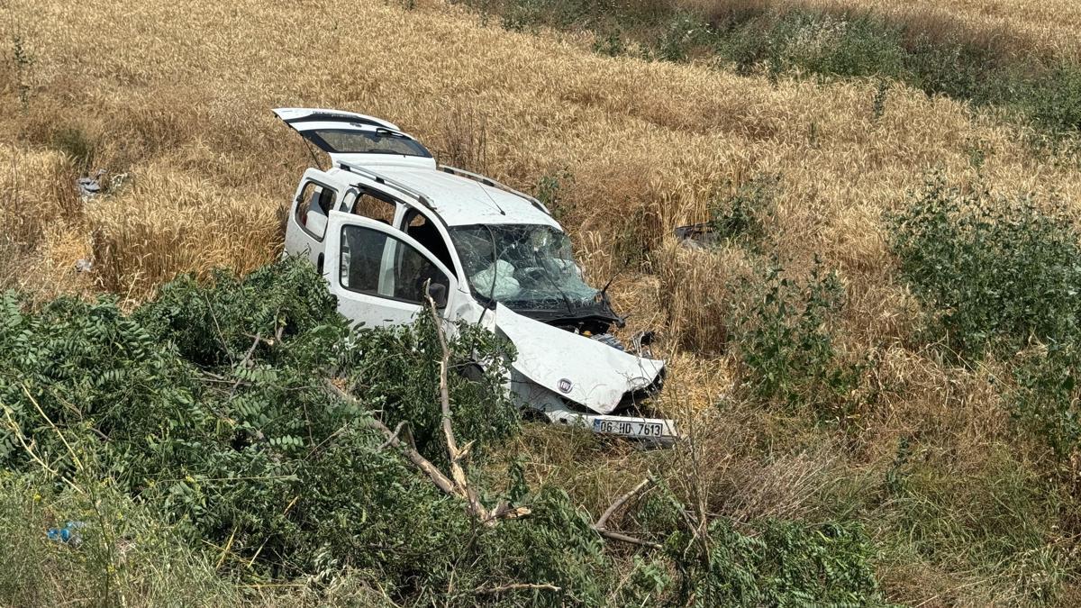 Çankırı'da hafif ticari araç ve otomobil çarpıştı: 3 ölü, 4 yaralı