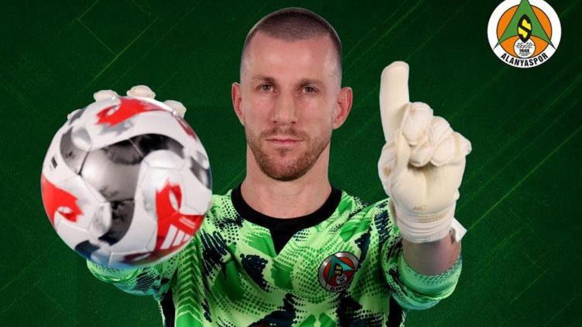 Alanyaspor'da Brezilyalı kaleci Paulo Victor'un sözleşmesi 1 yıl uzatıldı