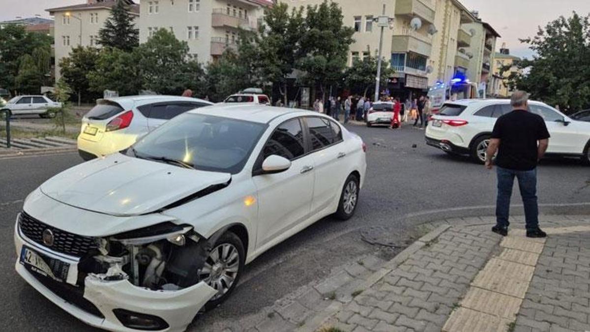 Bingöl’de iki otomobil çarpıştı 2 kişi yaralandı