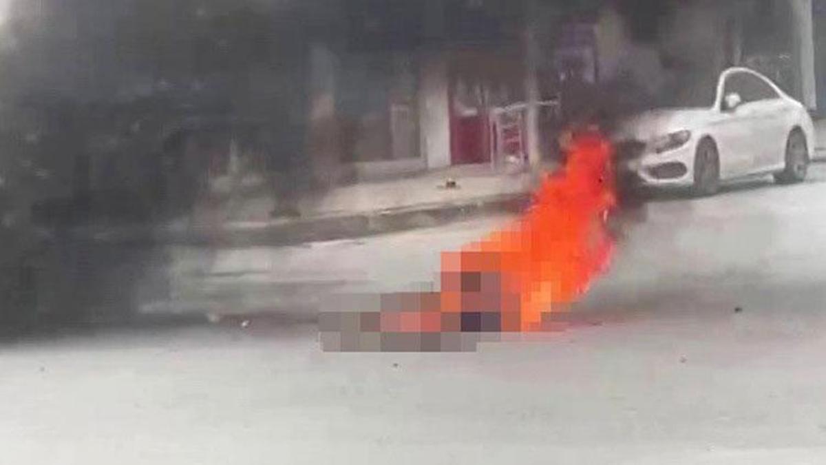 Hatay'da zihinsel engelli şahıs üzerine benzin döküp kendini yaktı: Korku dolu anlar kamerada