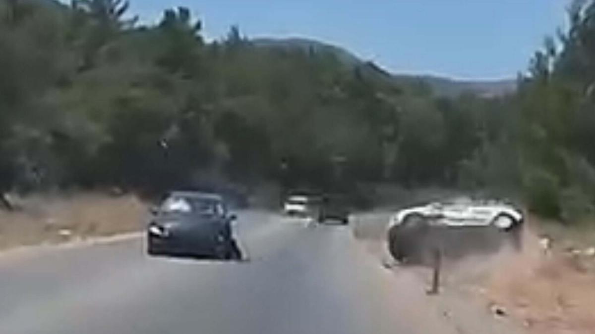 İki otomobilin çarpışması kamerada; 2 yaralı