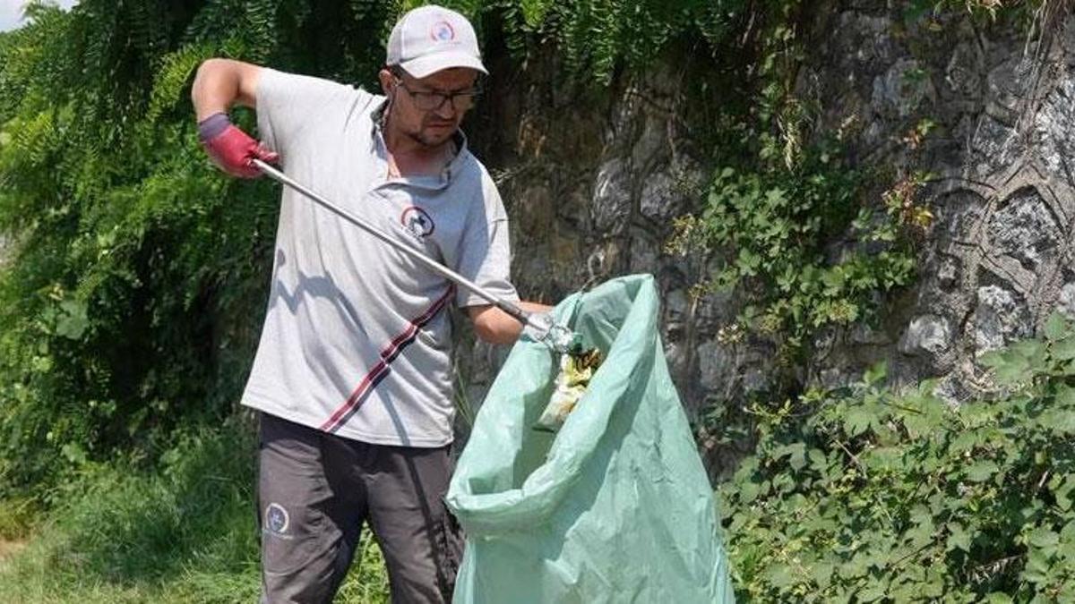 Düzce'de temizlik işçisi altın dolu çantayı bulup polise teslim etti